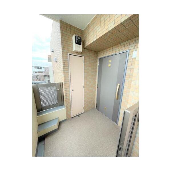 ルベールデュソレイユ406号室 玄関