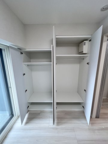 びゅうリエット横浜平沼903号室 クロゼット　※別号室の参考写真です(現況優先・仕様違いの場合あり)