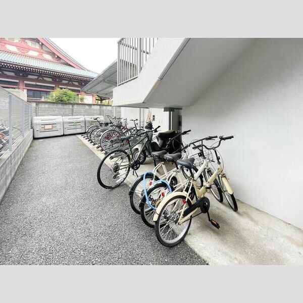 ラ・セネシオ702号室 周辺