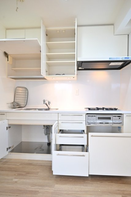 新宿７丁目戸建て キッチン