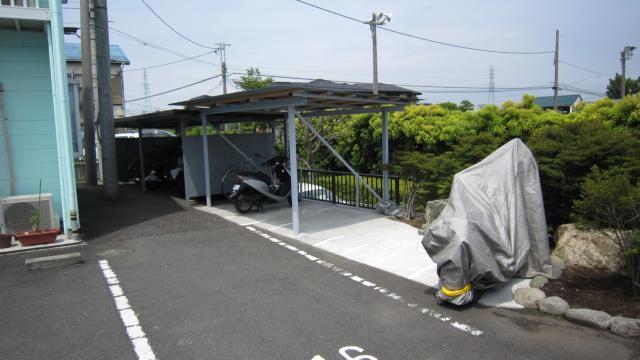 グリーンプラザＢ棟B201号室 屋根付き駐輪場あります