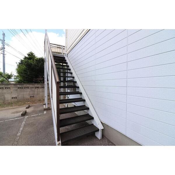 レプリントンハイツA棟 エントランス