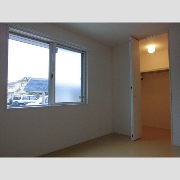 グランイーグルB ■北側洋室のウォークインクローゼットです■