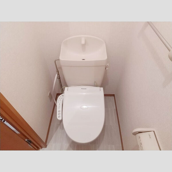 クレッセントガーデン102号室 温水洗浄便座