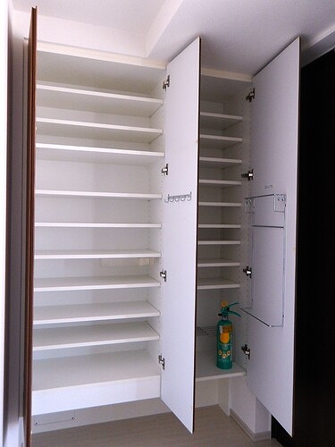 ライオンズ武蔵浦和ブライトフォート 玄関収納、玄関　※2025年10月撮影