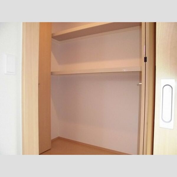 フォレスト101号室 ♪廊下にある収納です♪