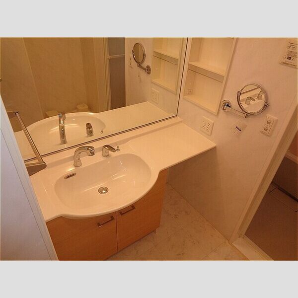 プレミアーレ301号室 洗髪洗面化粧台