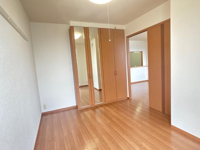 プラム　ツリィ205号室 リビング横洋室