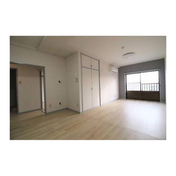 ハイツ豊泉405号室 リビング