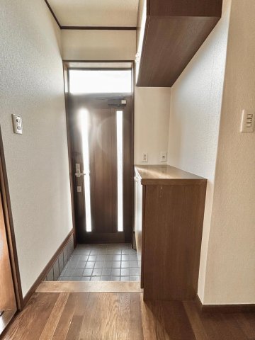 西武池袋線 狭山ヶ丘駅 3階建 築31年 2025年11月、壁紙張り替え済み