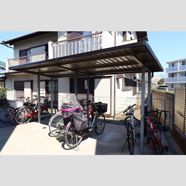 エミネンス201号室 駐輪場