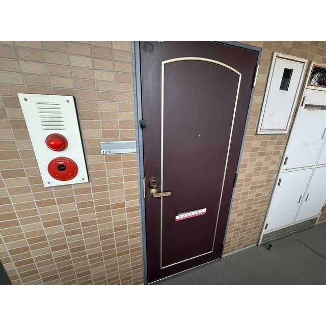 メゾン・ド・ディマンシェ 玄関