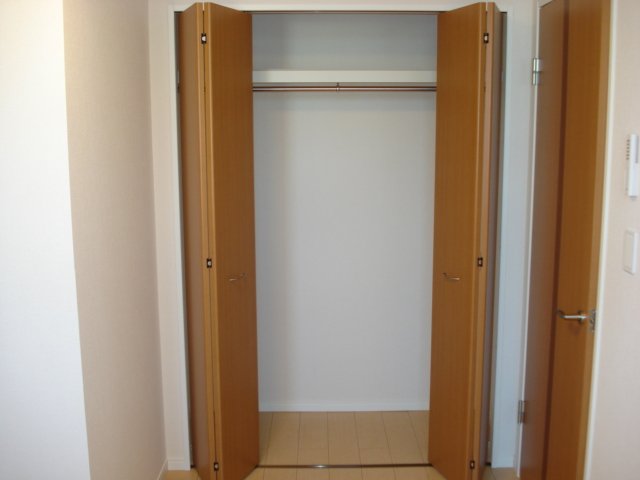 ハッピートモロー203号室 クローゼット