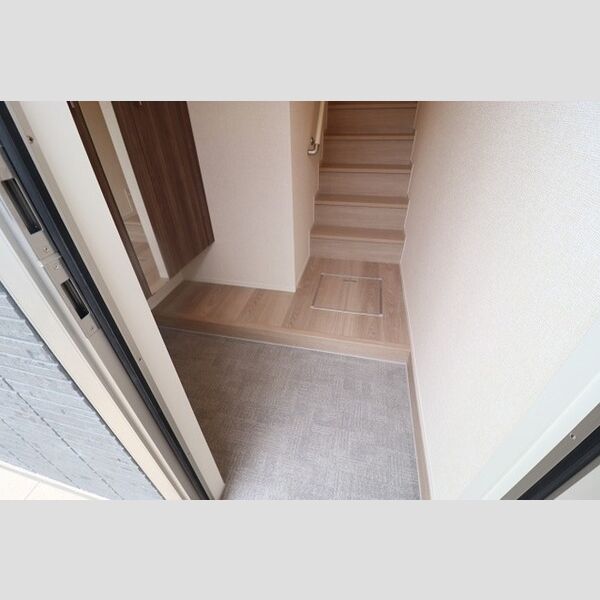 ソレアード202号室 玄関　シューズボックス(トールタイプ)あり