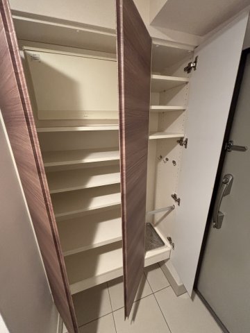 プレシス八王子1204号室 収納