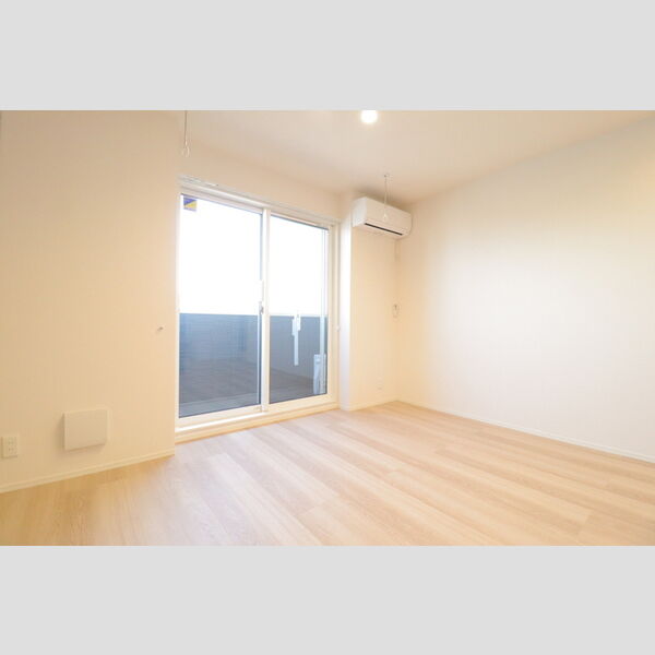 ルベルコート(RUBER COURT)302号室 リビング