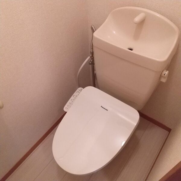 ウェーブ 温水洗浄便座新設致しました。