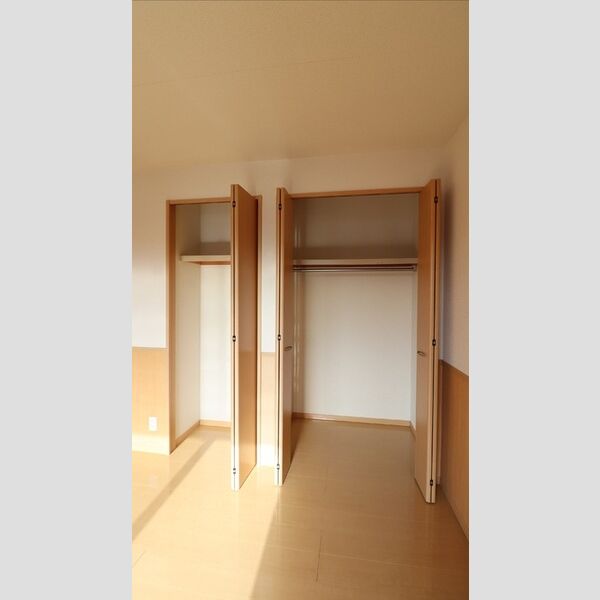 メゾン・アンソレイユ　Ⅵ102号室 ★クローゼット★