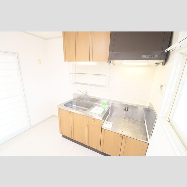 ハッピープラザ　壱番館201号室 収納棚多めのキッチンです♪