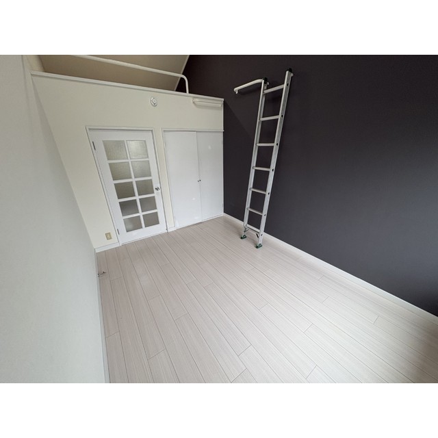 サニーサイド三田南B リビング