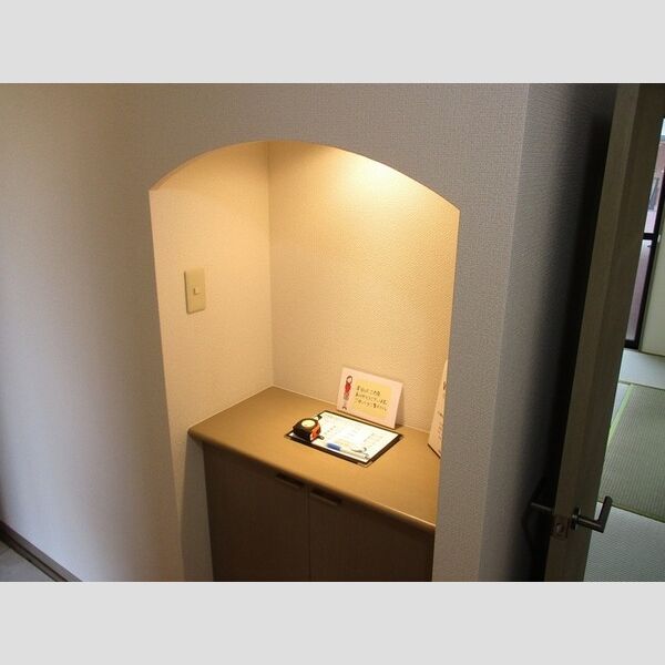 ウエストヒルズ　壱・弐番館2202号室 玄関飾り棚