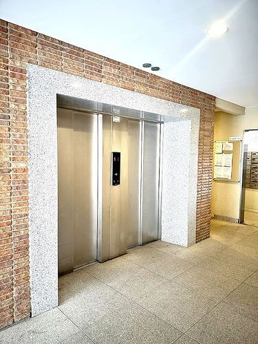 パークコリーナ上大岡アジュールコート1階 エレベーター　※2026年2月撮影