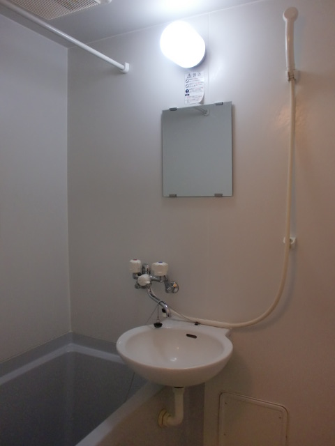 レオパレスブランドール 雨の日にも便利な浴室乾燥機付き