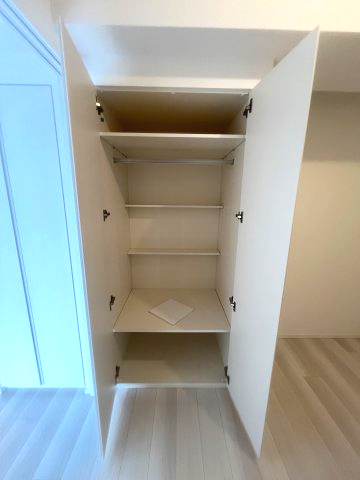 びゅうリエット横浜東神奈川1012号室 洋室　収納　※現況優先