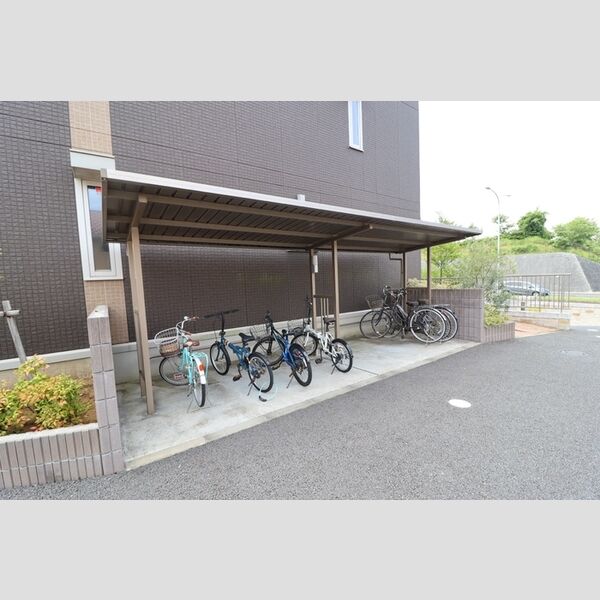 サニーフォレスト　B棟 駐輪場