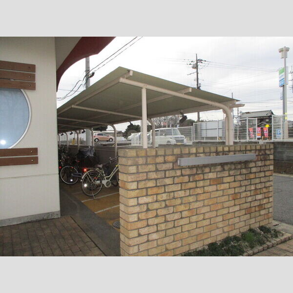 シャインクロコ 駐輪場