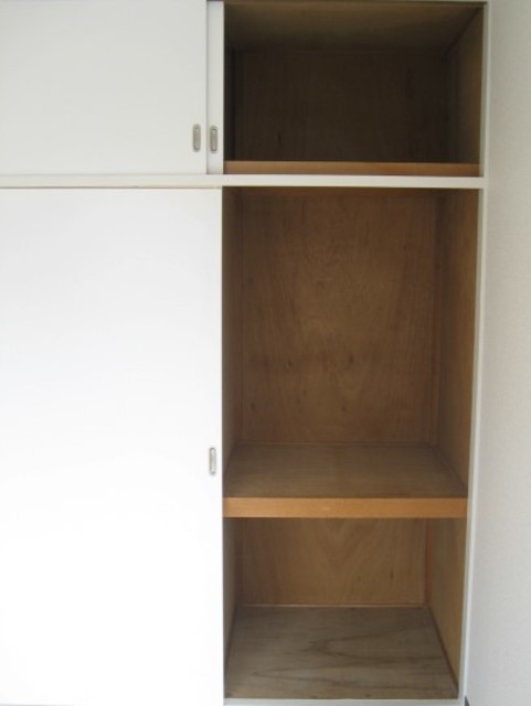 シャトー鶴ヶ峰Ａ棟 洋室１収納　※別号室の参考写真です(現況優先・仕様違いの場合あり)