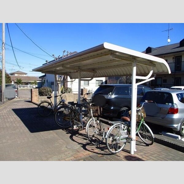 ティグリス102号室 駐輪場