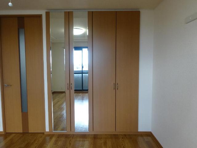 ブラン　ピエール505号室 クローゼット（全身鏡付）（イメージ）