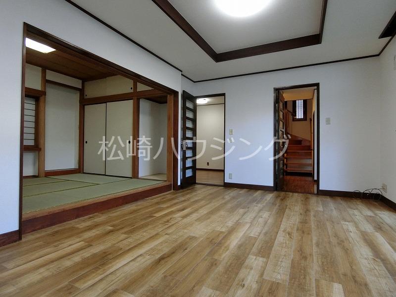 上高田1丁目9戸建 リビング