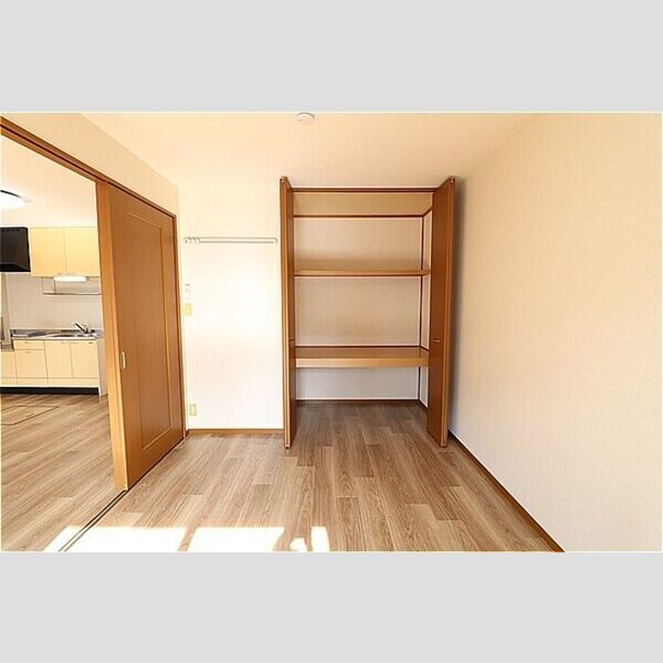 アルカイックシャトー　西館105号室 物入れ