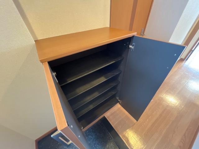 エトワール大和田305号室 下駄箱