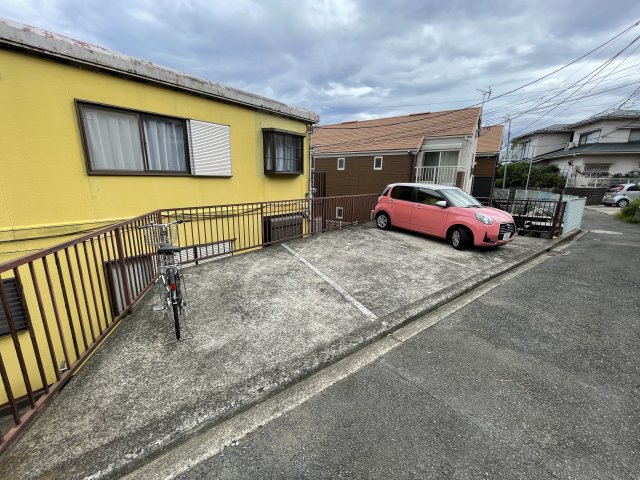 ファミーユ月見台103号室 駐車場