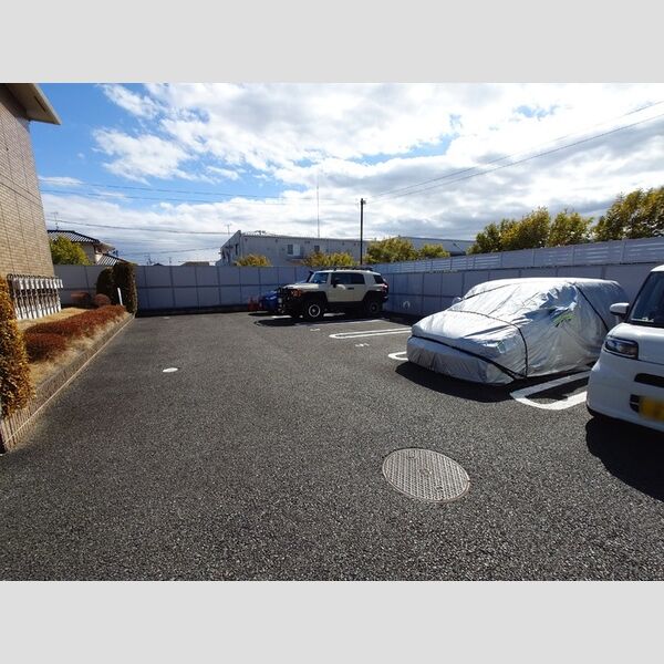 ヴィラージュ106号室 駐車場