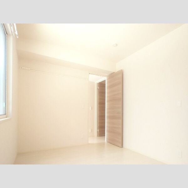 レジデンス・トロワ102号室 洋室