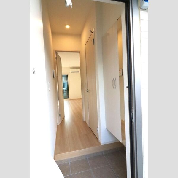 ラ・ルーナ101号室 玄関