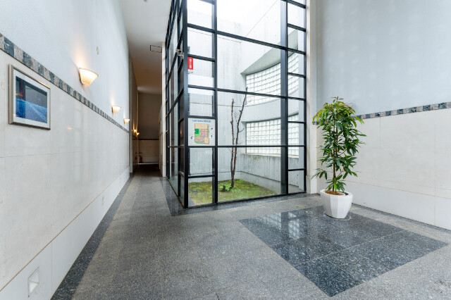 世田谷野毛レジデンス3階 エントランス