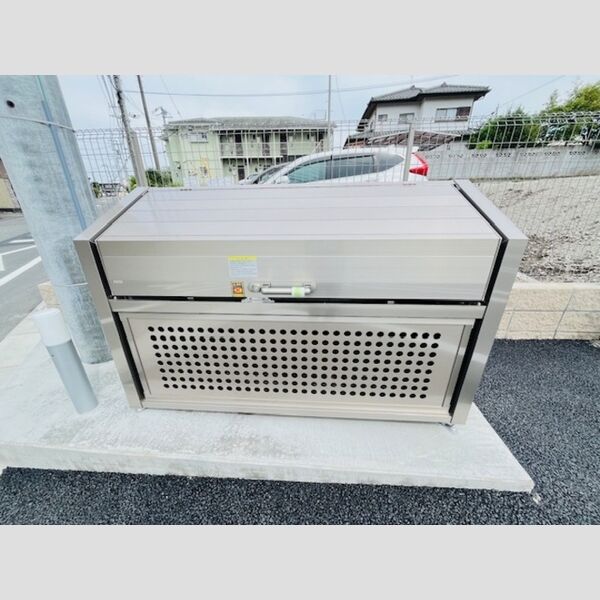 Villa Luminous SHONANDAI ゴミストッカー