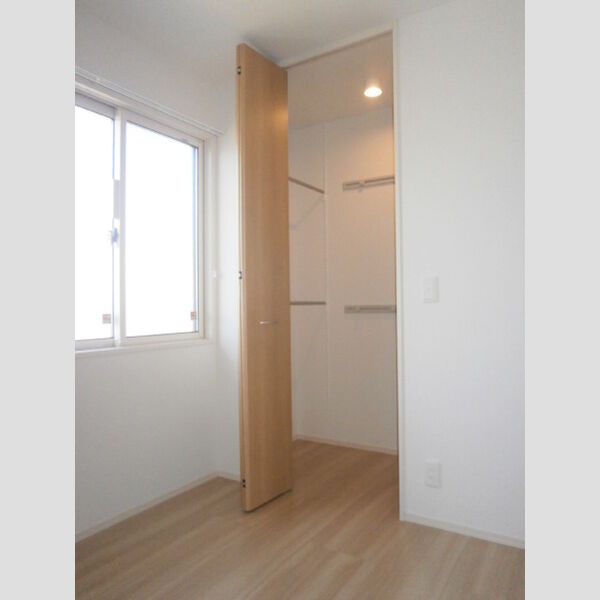 プレミール・イダⅡ102号室 102　ワンステップクローゼット