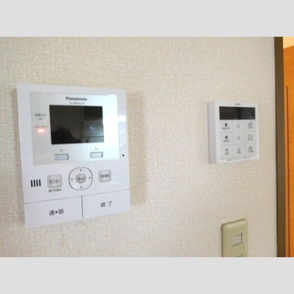 クウィンスコート TVフォン・追焚式給湯器