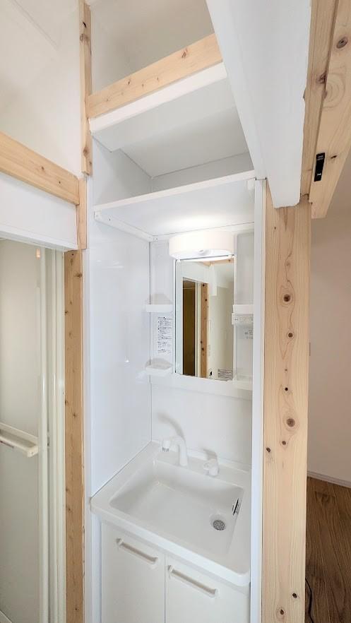 鷺宮テラス201号室 洗面台・棚があります