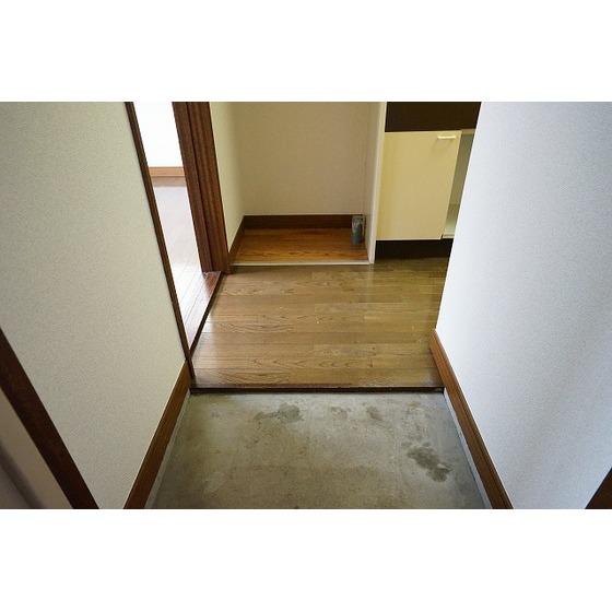 イリス三田0204号室 玄関