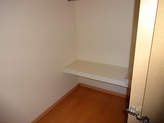 レオパレスＹＡＭＡＺＡＫＩ112号室 ハイベッド下収納