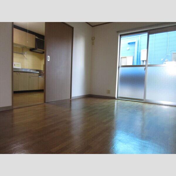 カトルヤマジュ101号室 リビング