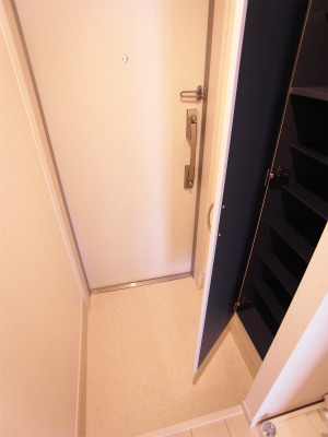 リブリ・グランディール西新井1階 玄関