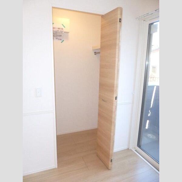 アンジュール高松203号室 洋室　収納